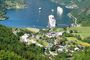 Geiranger,  Stryn e vislumbre do Monte Dalsnibba