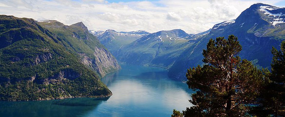 Panoramas Noruegueses Hellesylt a Geiranger