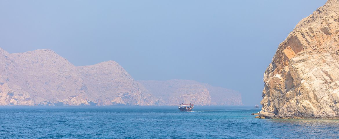 Cruzeiro Dhow e observação de golfinhos no fiorde Khor Sham