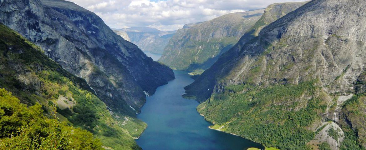 Cruzeiro no Naeroyfjord