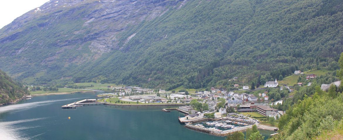 Geiranger a Hellesylt Vía Glaciar Briksdal