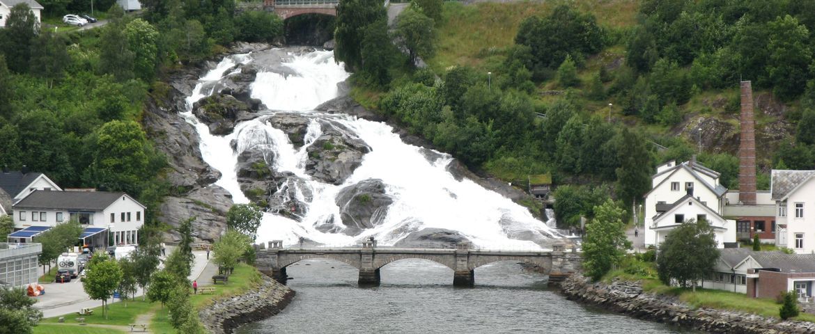 Geiranger a Hellesylt Vía Glaciar Briksdal