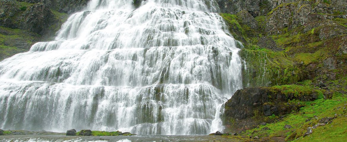 A Cascata de Dynjandi: Maravilha Natural dos Fiordes Ocidentais