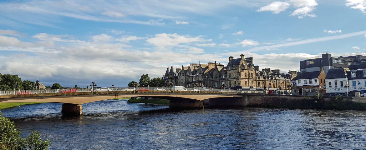 Inverness, Castelos e Mistérios