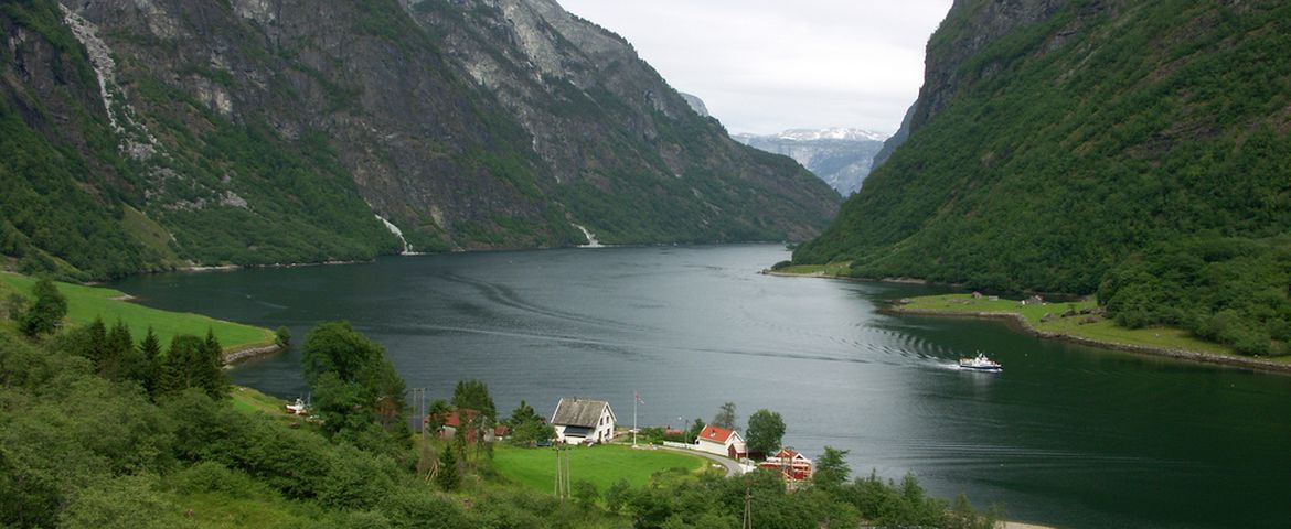 Cruzeiro no Naeroyfjord