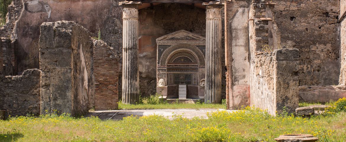 As Ruínas de Pompeia e Panorâmica de Nápoles