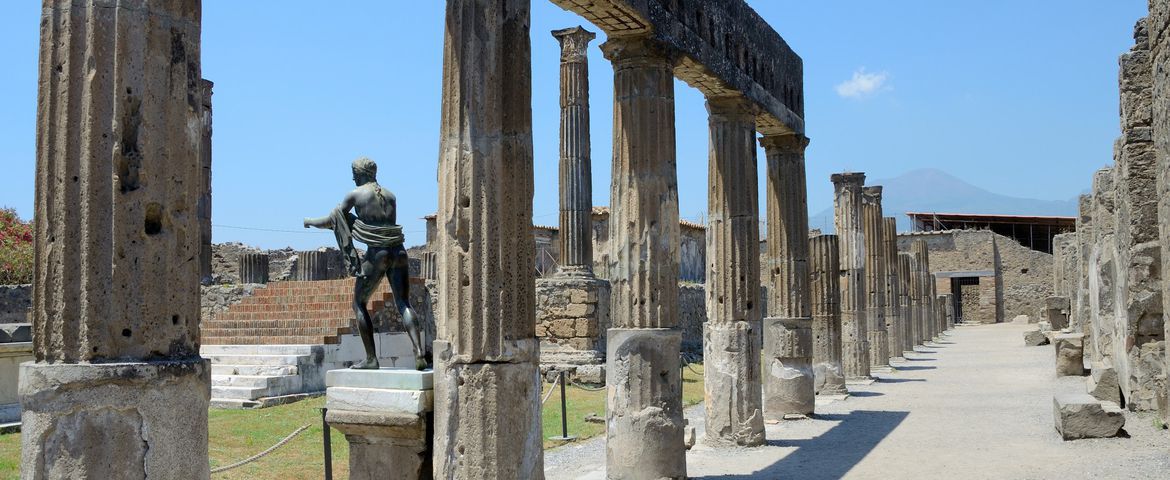 As Ruínas de Pompeia e Panorâmica de Nápoles