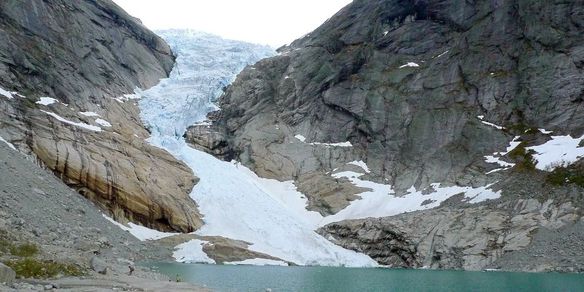 O Glaciar Briksdal de Nordfjordeid