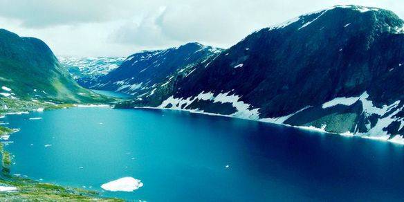 Geiranger,  Stryn e vislumbre do Monte Dalsnibba