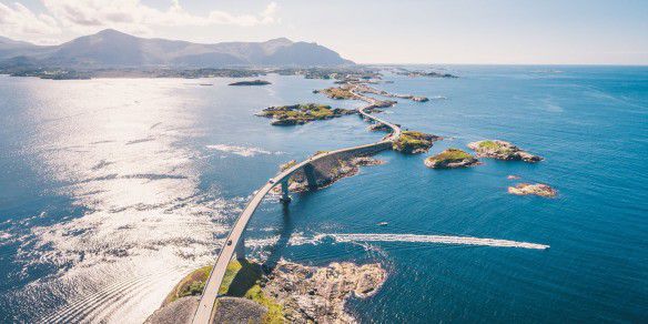 Kristiansund: A Estrada do Atlântico e a Vila Pesqueira de Bud